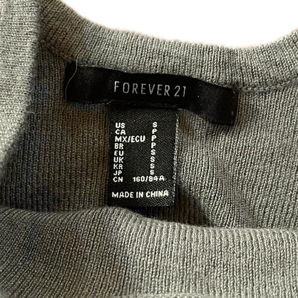 FOREVER 21 Top Cropped - Picture 3 of 6